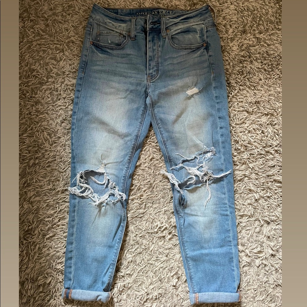 American Eagle Ripped & Cuffed Tomgirl/Mom Jeans